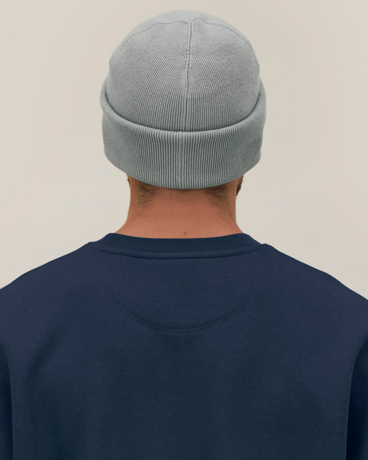 Stanley/Stella Rib Beanie 2.0 – Misty Grey (C138), mallikuva takaa
