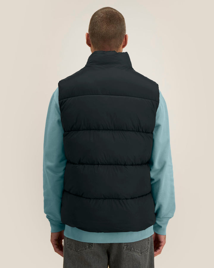 Stanley/Stella Puffer Gilet 2.0 – Black (C002), mallikuva takaa