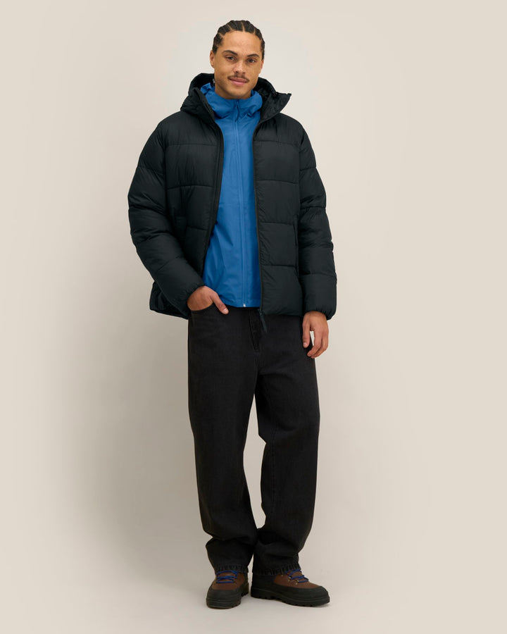 Stanley/Stella Puffer 2.0 – Black (C002), mallikuva edestä