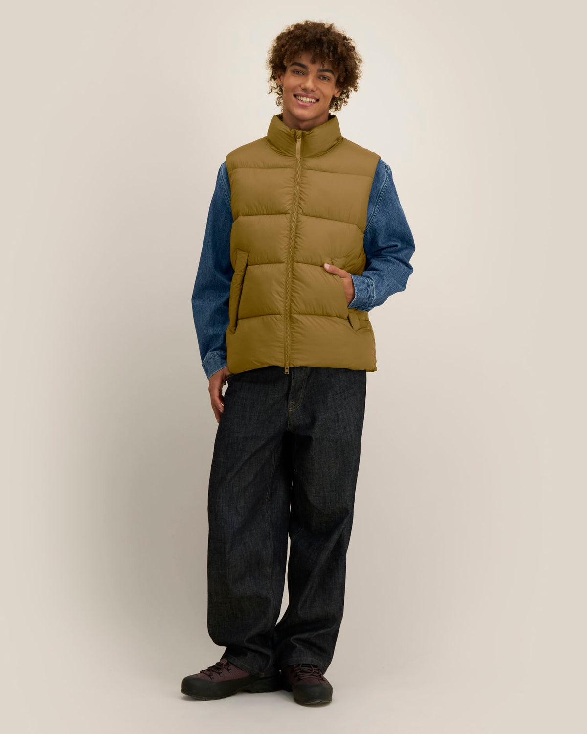 Stanley/Stella Puffer Gilet 2.0 – Bronze (C176), mallikuva edestä