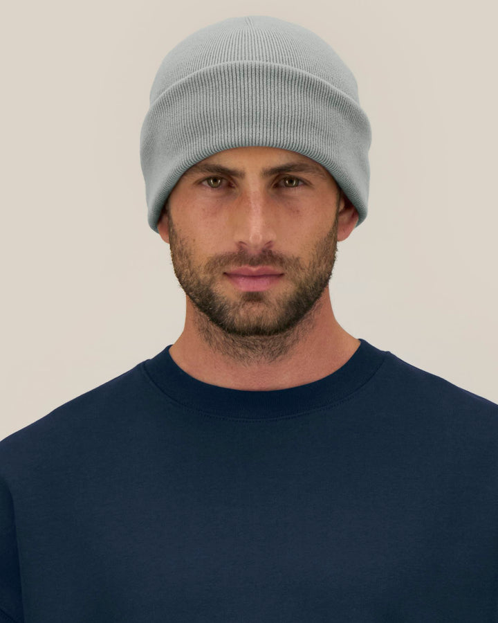 Stanley/Stella Rib Beanie 2.0 – Misty Grey (C138), mallikuva edestä