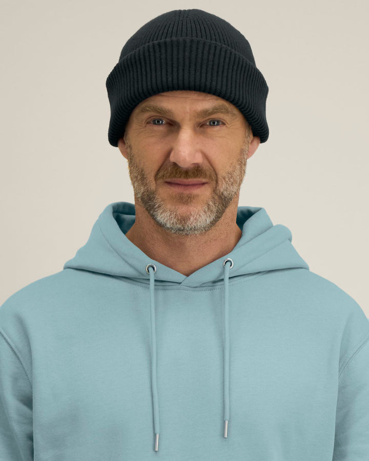 Stanley/Stella Fisherman Beanie 2.0 – Black (C002), mallikuva edestä