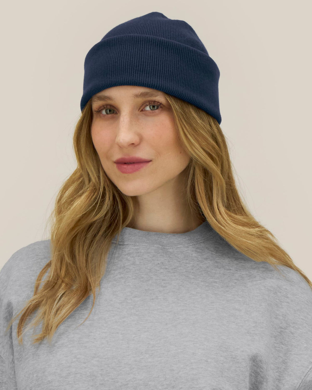 Stanley/Stella Rib Beanie 2.0 – French Navy (C727), mallikuva edestä