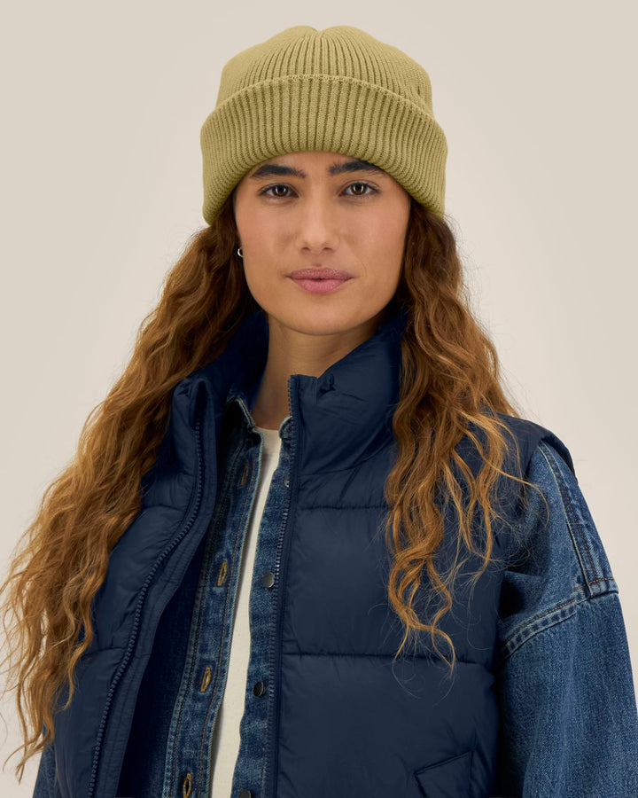 Stanley/Stella Fisherman Beanie 2.0 – Faded Olive (C153), mallikuva edestä